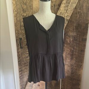 Black Peplum Blouse with Round Neckline and Pleated Style